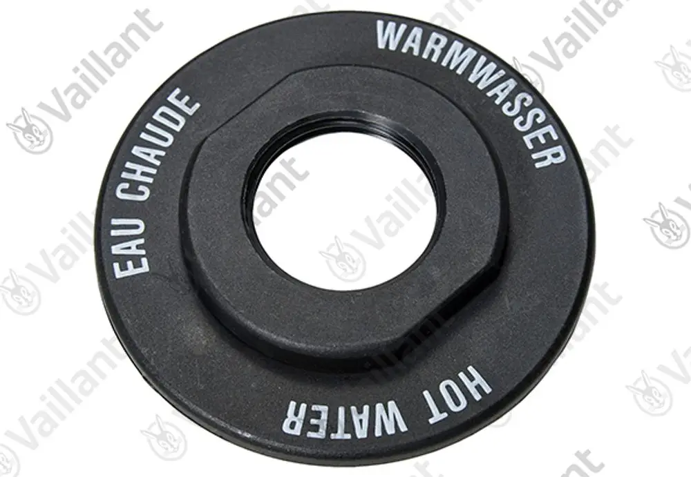 Schwarzer Kunststoffring mit Durchlass, beschriftet mit „HOT WATER“, „WARMWASSER“ und „EAU CHAUDE“. Teil von Vaillant Produkten zur Wasserführung.